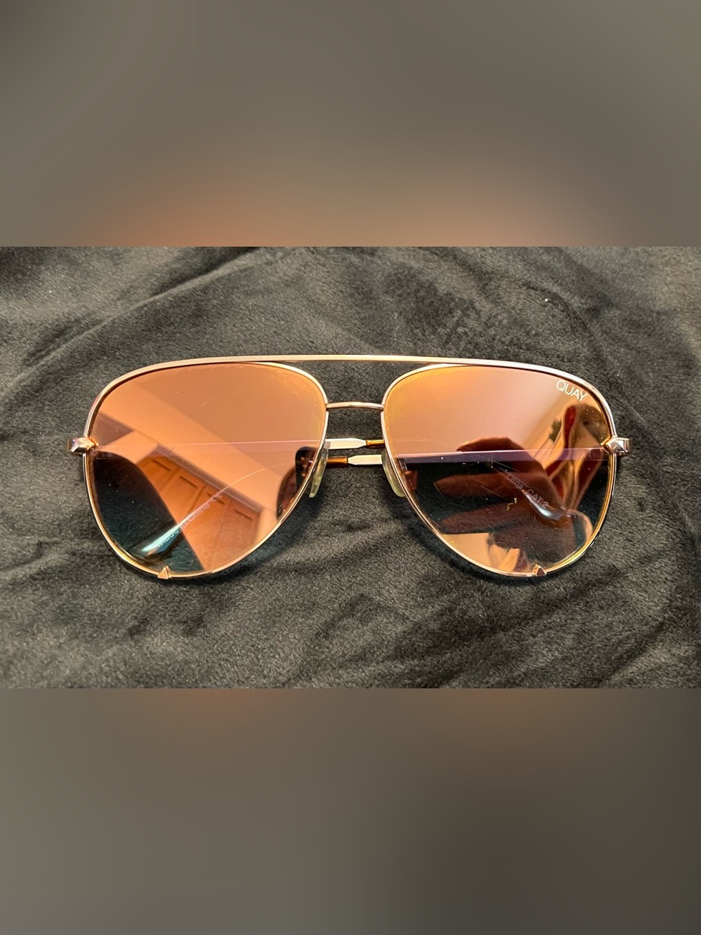 Quay Rose Gold Aviator Sunglasses with High Key Pink Mirrored Lenses NWOT
